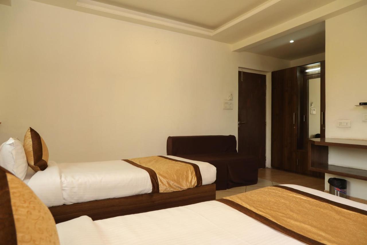 Khapa  Oyo 10943 Hotel Plus Corporate מראה חיצוני תמונה