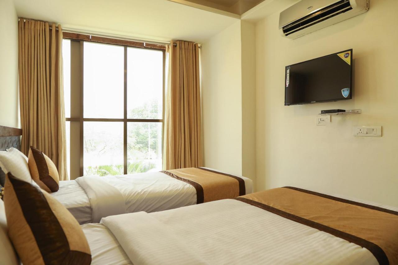Khapa  Oyo 10943 Hotel Plus Corporate מראה חיצוני תמונה