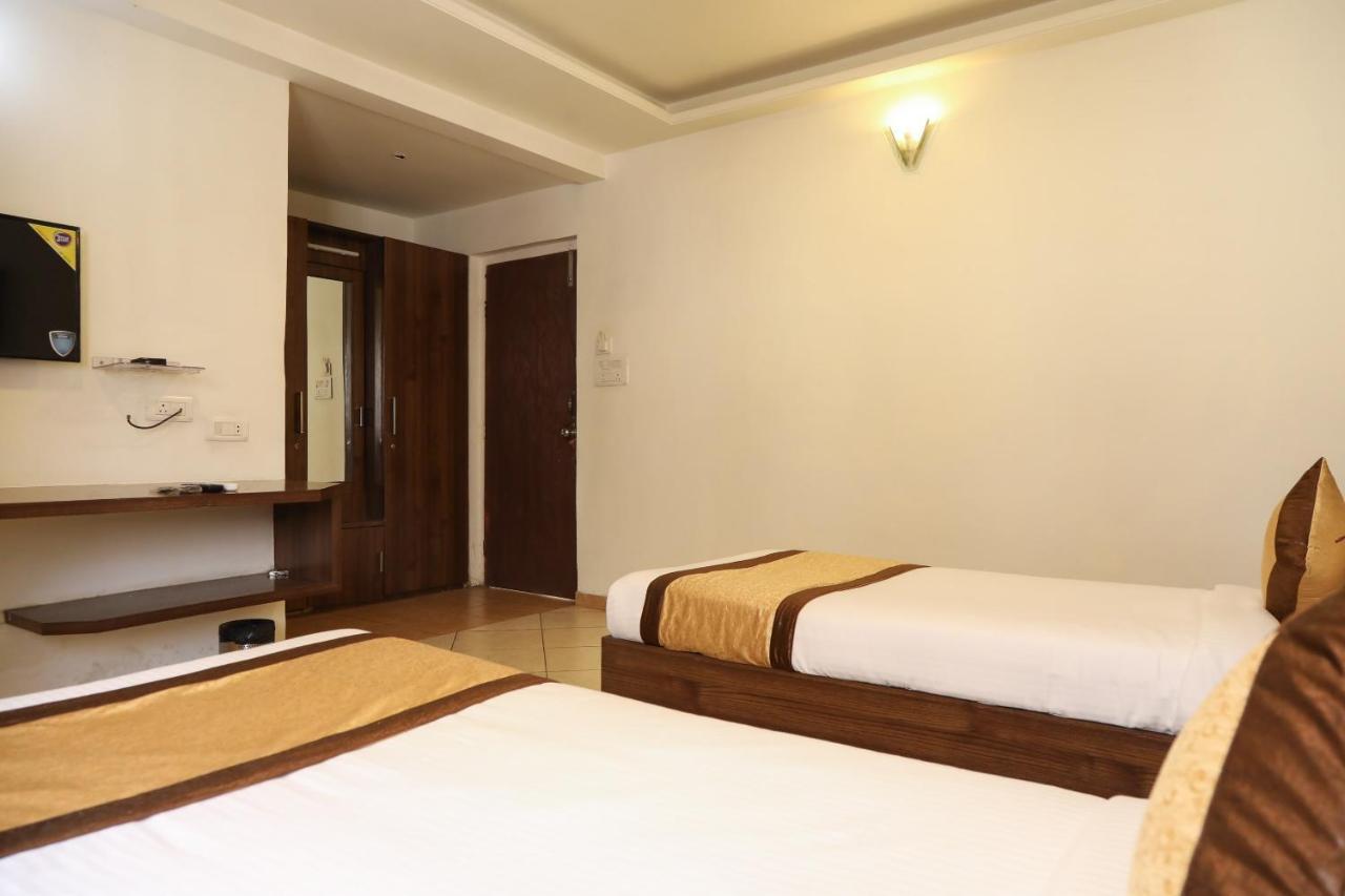 Khapa  Oyo 10943 Hotel Plus Corporate מראה חיצוני תמונה