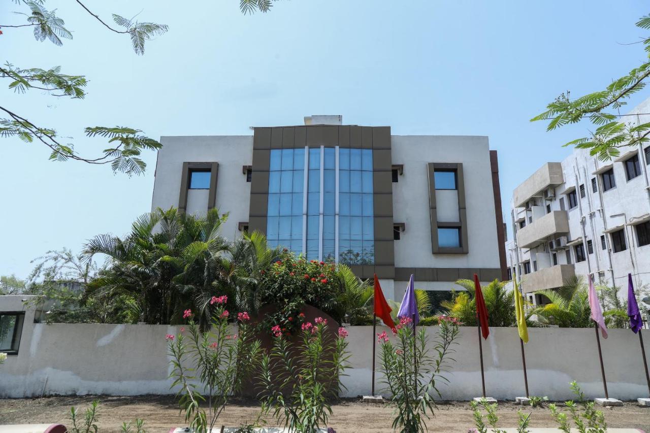 Khapa  Oyo 10943 Hotel Plus Corporate מראה חיצוני תמונה